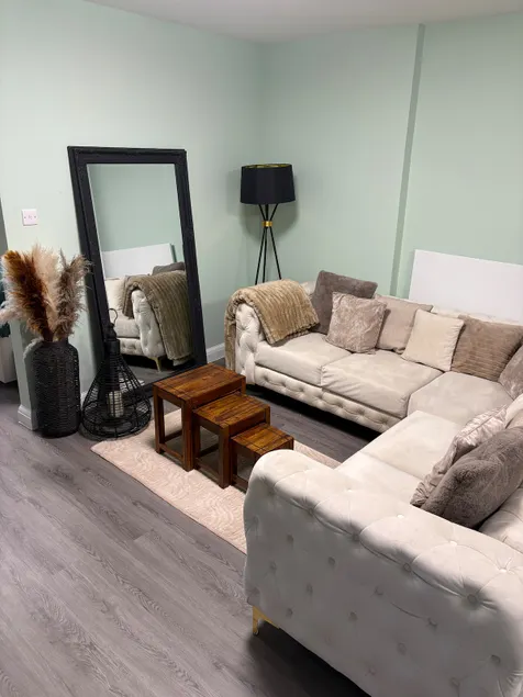 Petite Apartment in Denham - Image 1