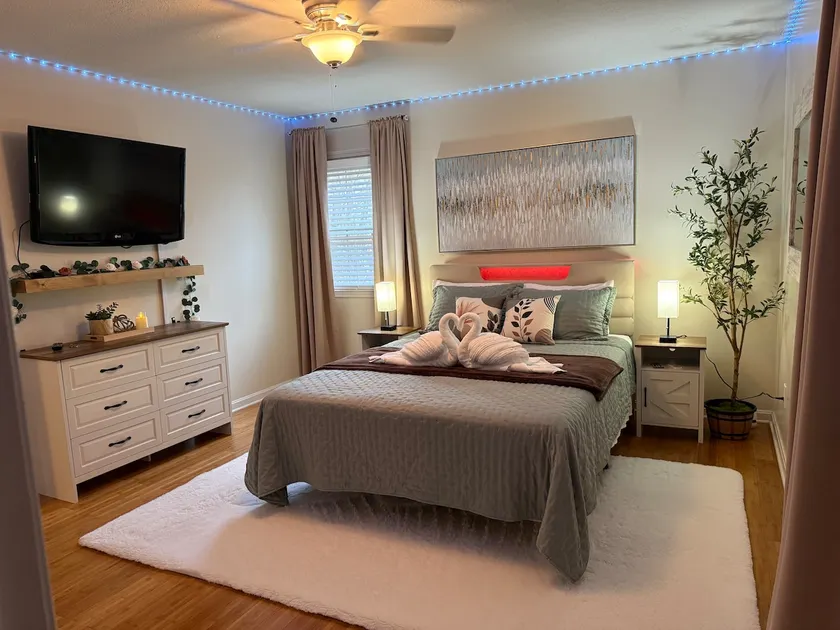 Family Paradise - Upstairs Unit - Image 1