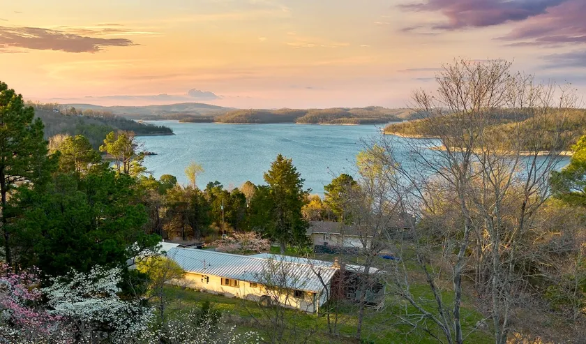 Beaver Lake Escape | Sunset & Lake Views | Trails - Image 1