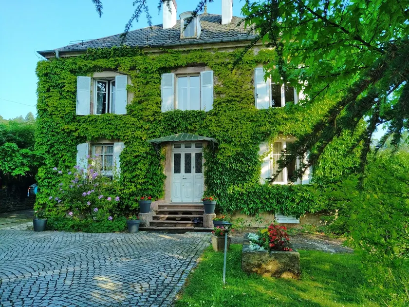 Le Manoir de BNJ 4* – Swimming Pool, Pond & Charm - Image 1