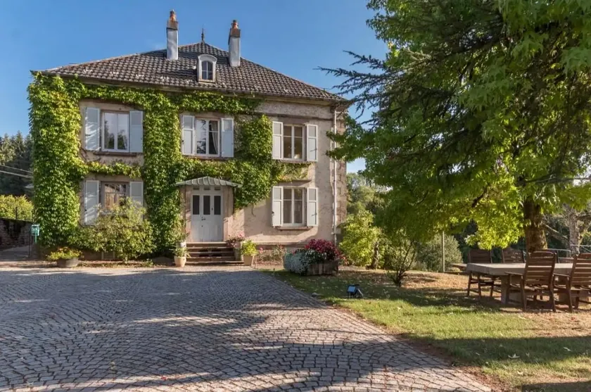 Le Manoir de BNJ 4* – Swimming Pool, Pond & Charm - Image 1
