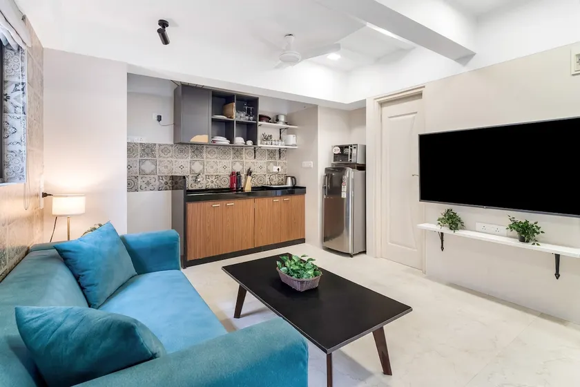 Dido Cozy 1BHK in Trendy Bandra – Stylish Stay - Image 1