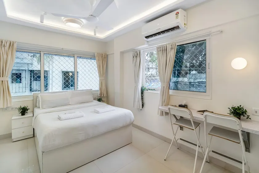 Lyon Secure Bandra Studio w/Kitchen & fast Wi-Fi - Image 1