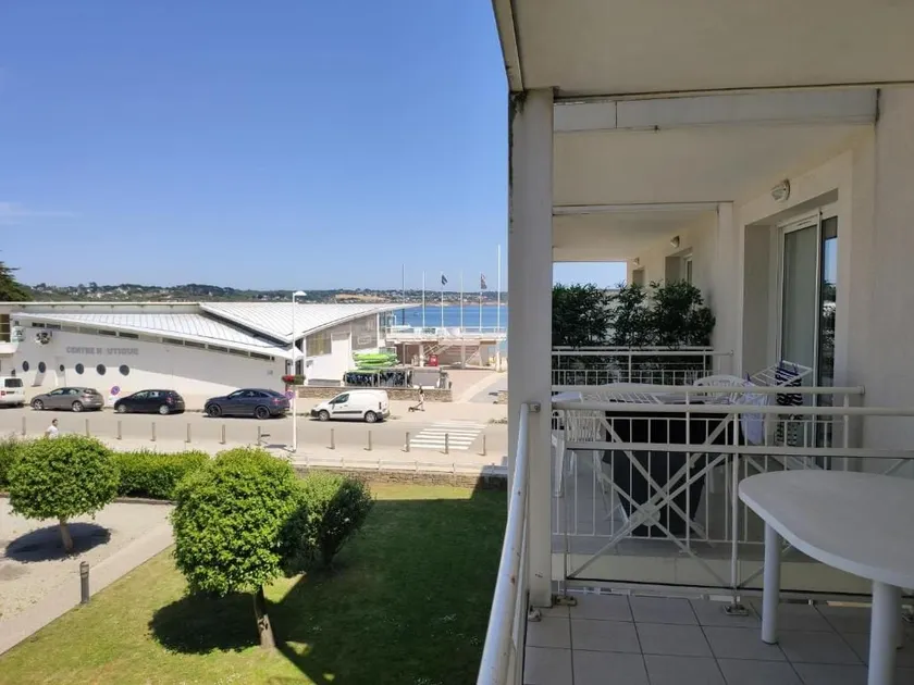 1-bedroom apartment opposite the beach, with pool, sauna, and a small sea view - Image 1