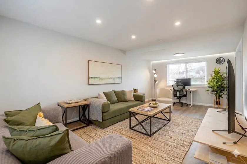 Spacious 4BR Family Retreat | Yard & Open Kitchen - Image 1