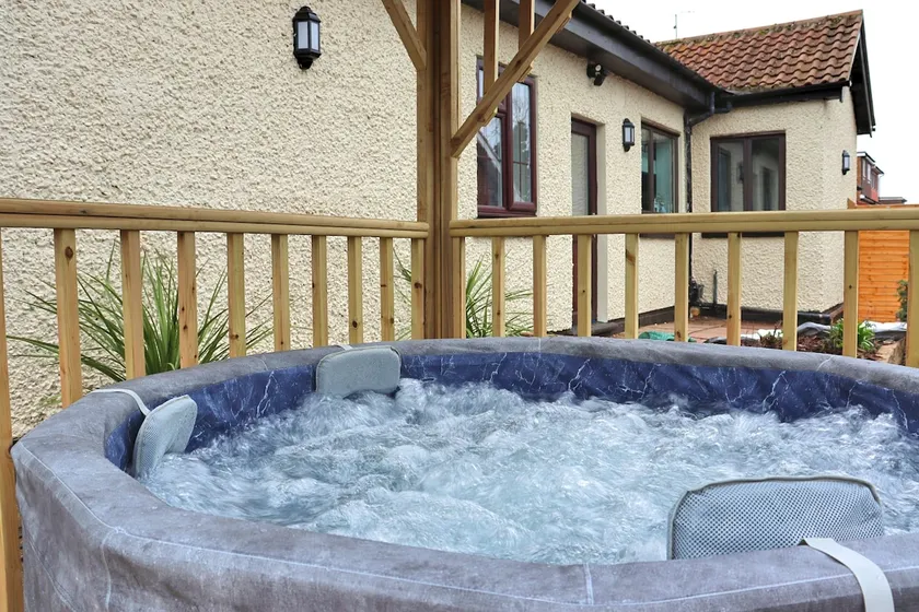 5BR home|Contractors|Secure parking|Hot tub|Golf - Image 1