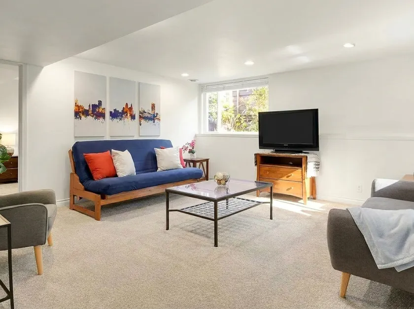 Peaceful two bedroom close to beach and downtown - Image 1
