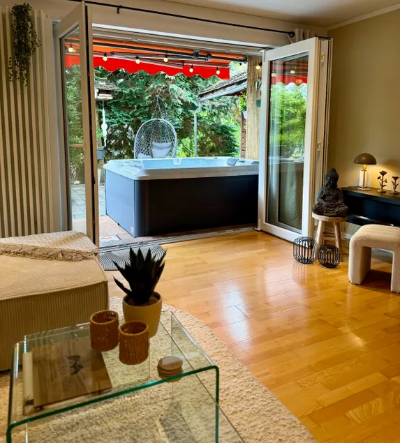 Garden Spa Suite - Private Sauna & Whirlpool - Image 1