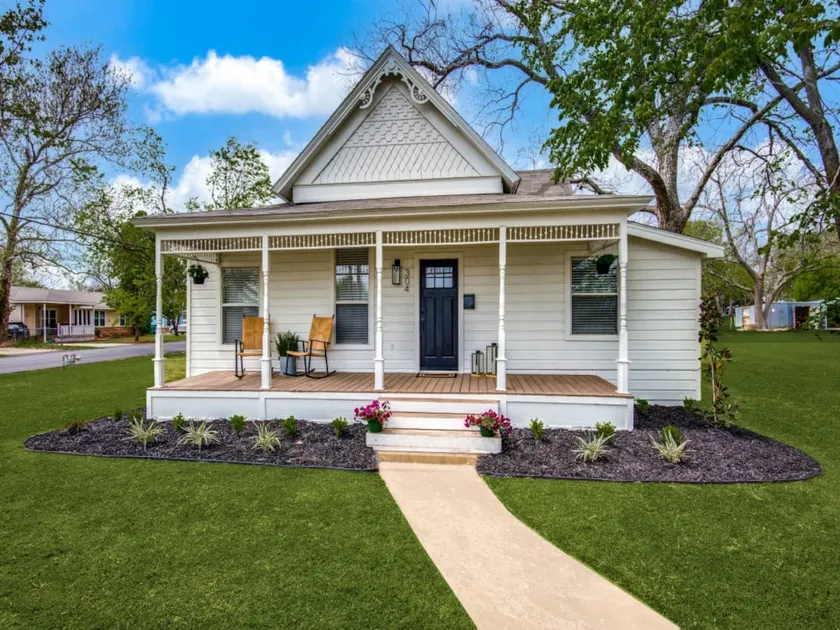 Modern 3BR Farmhouse in Downtown near PGA Frisco - Image 1