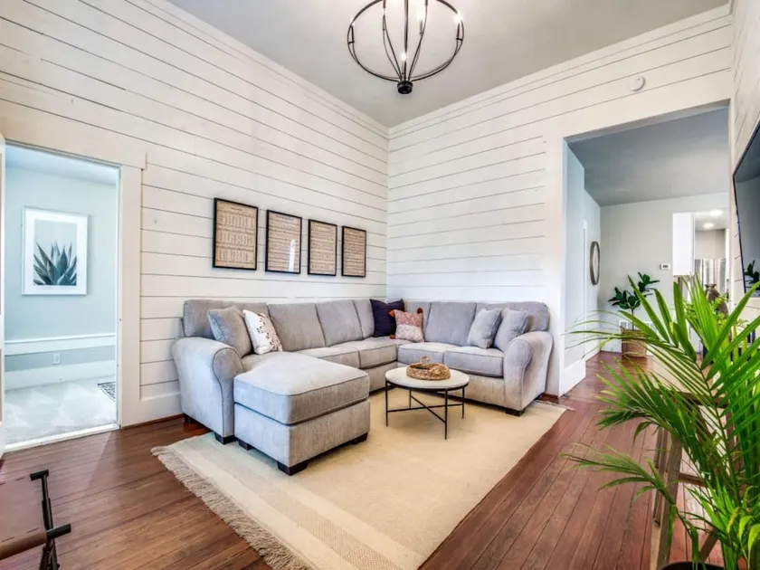 Cozy Downtown 3BR Retreat near Lake Ray Roberts - Image 1