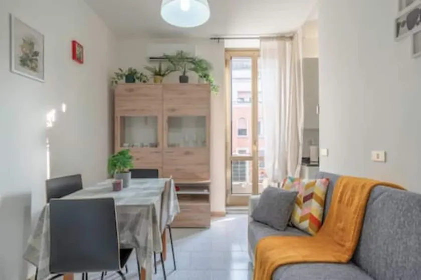Two-room apartment for 4 guests • 8 min to downtown Milan • metro - Image 1