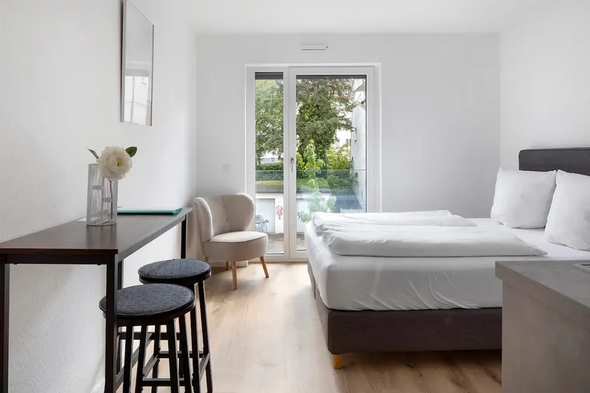 Romeo Vacation Rental – Central, Modern, Comfortable - Image 1