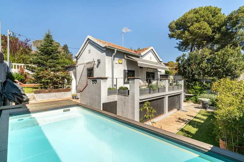 Le Petit Villa, with pool and barbecue - Image 1