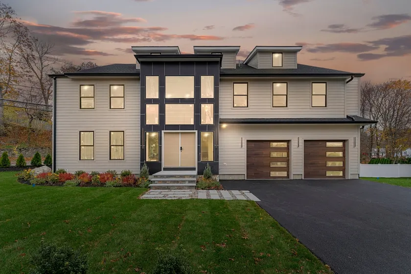 Elegant & Spacious Stay in the Heart of Needham - Image 1