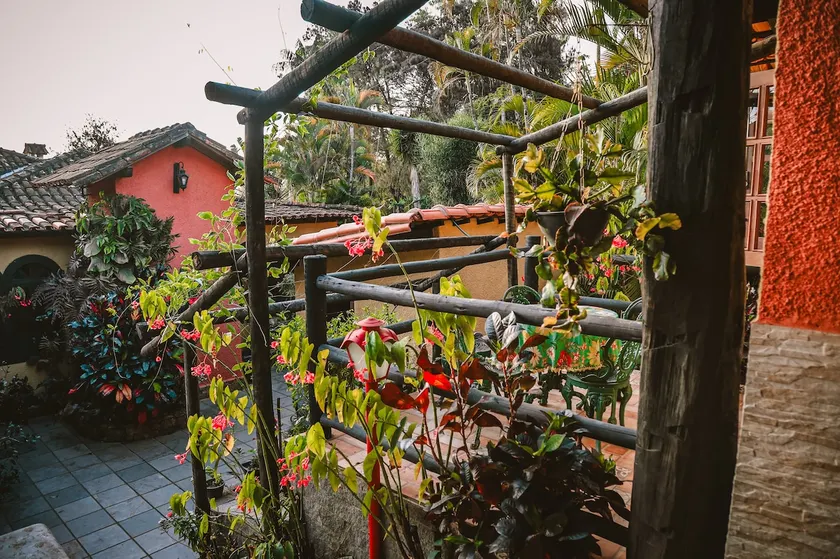 Flores e Frutos Guesthouse - Image 1