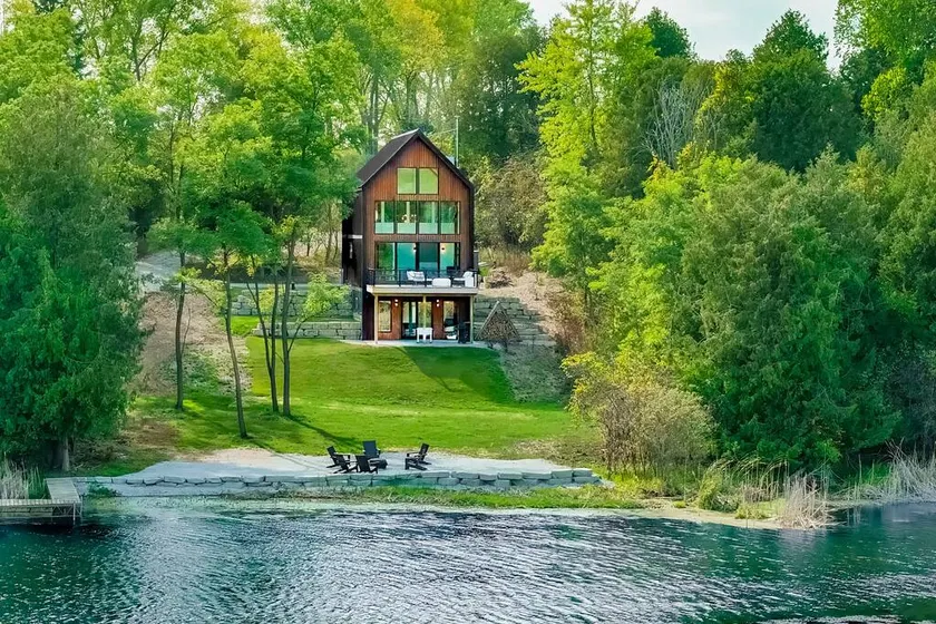 Hygge Lake Cabin- Waterfront & 5 acres of serenity - Image 1
