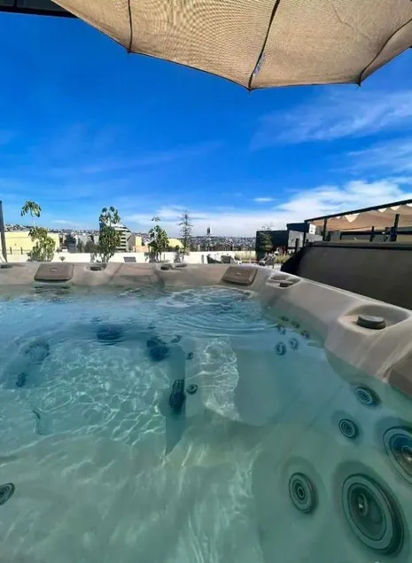 Riverfront Studio | 12th Floor, Jacuzzi & Gym - Image 1