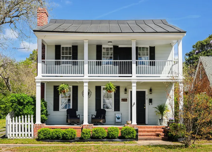 Historic McNider Home ca. 1839 - Image 1