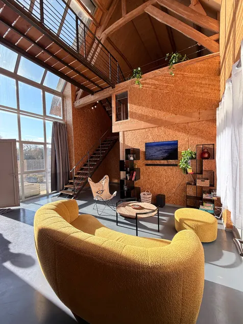 Air-conditioned glass-walled loft in a Normandy barn - Image 1