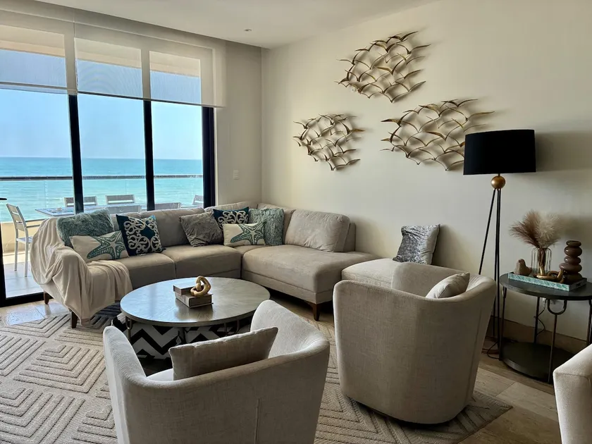 Apartment in Miramar with ocean and pool views - Image 1