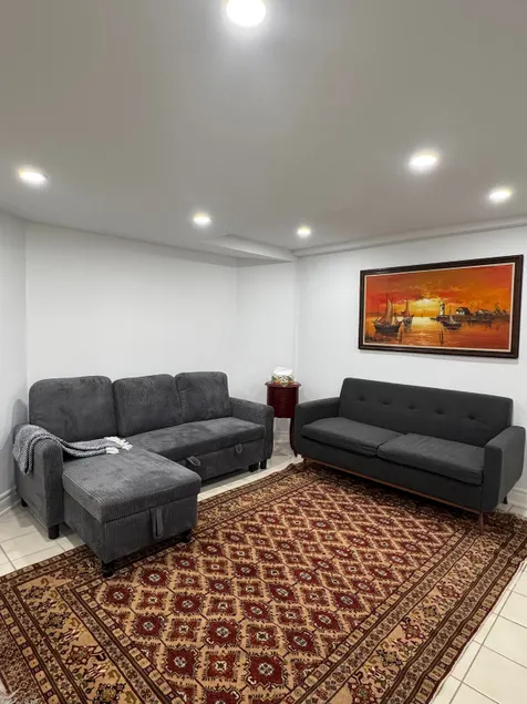 Cozy & modern apartment in Pickering - Image 1