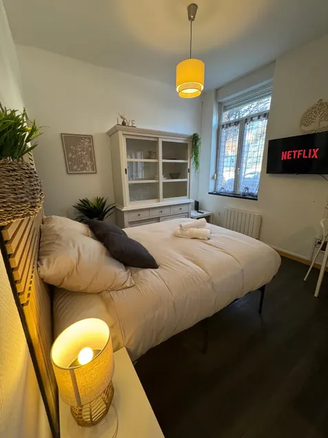 L'Axiom Cocon chic Barbieux Wi-Fi Netflix - Image 1