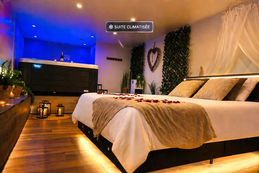 Le Bain des Violettes • Large private hot tub - Image 1