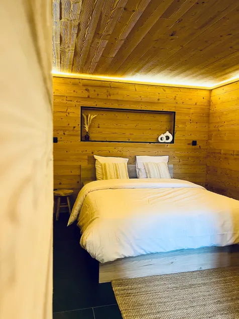 Le Nid du Lac – Cozy & independent wood studio - Image 1