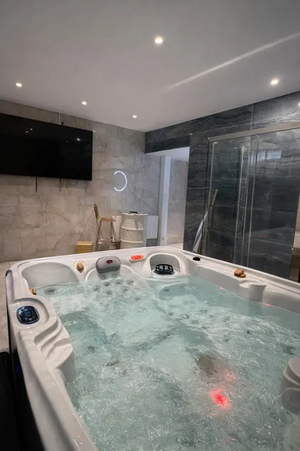 Golden Junior - JACUZZI - Image 1