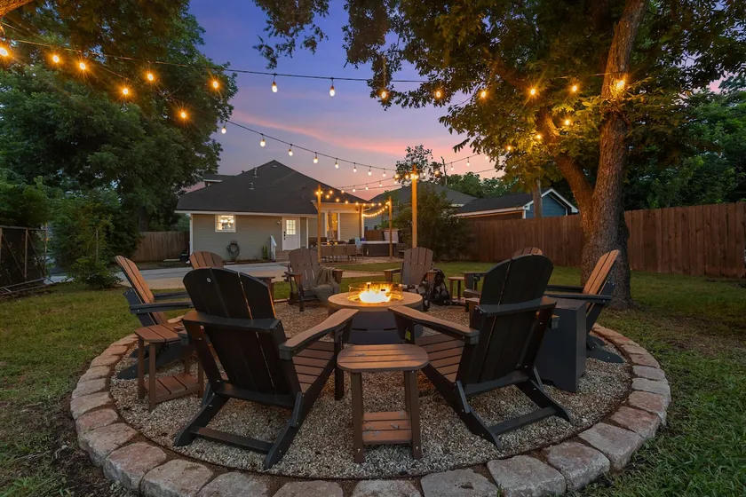 Luxury Historic Home/Hot Tub/Fire Pit/Sleeps 10 - Image 1
