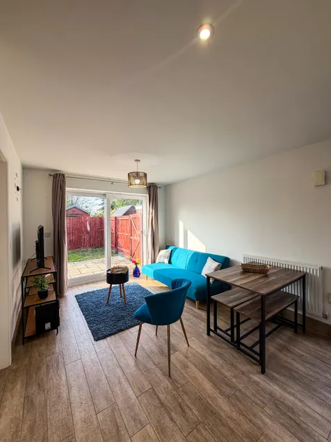 Modern Bright Flat near Station and Addenbrookes, Cambridge UK - Image 1