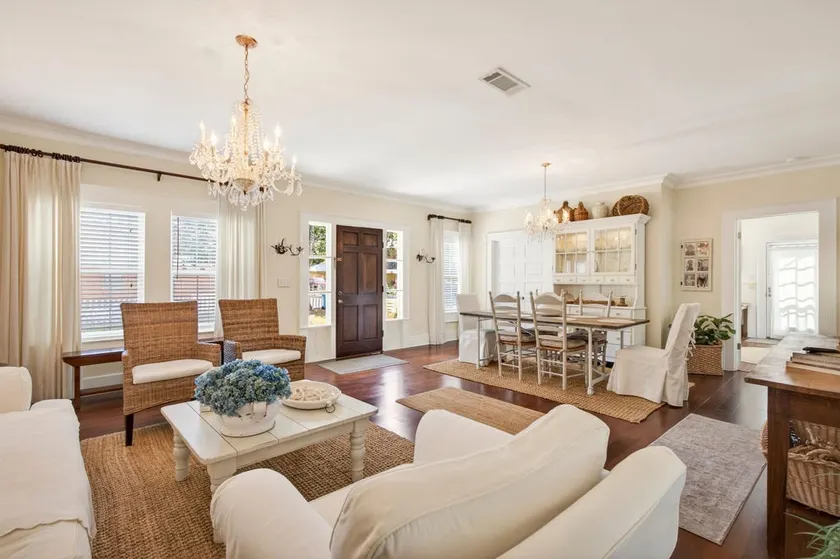 Authentic Ocean Springs Cottage Walk Downtown - Image 1