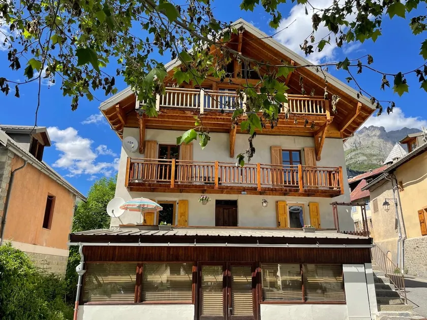 “Le Daluis” Mountain Apartment - Image 1
