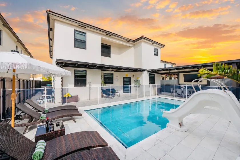 Wanderlust Villa /Saltwater Heated Pool/pet/bbq - Image 1