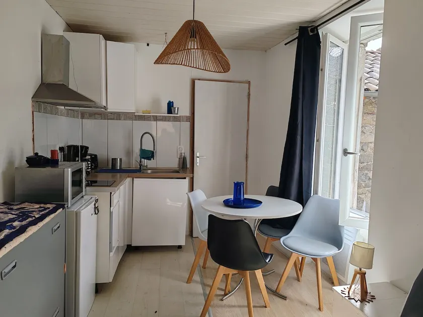 Waterfront studio - Image 1