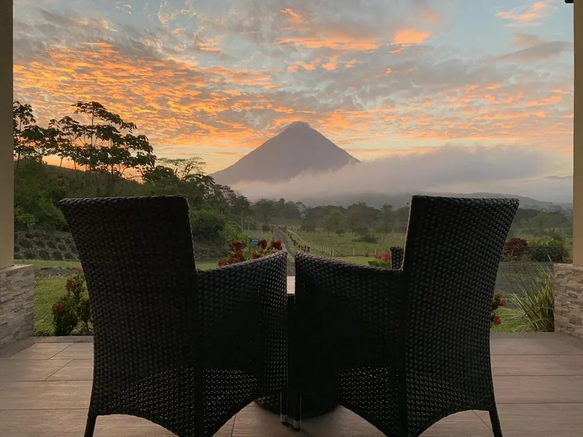 The hidden Side - Private Villa with Volcano View and Indoor Jacuzzi - Image 1