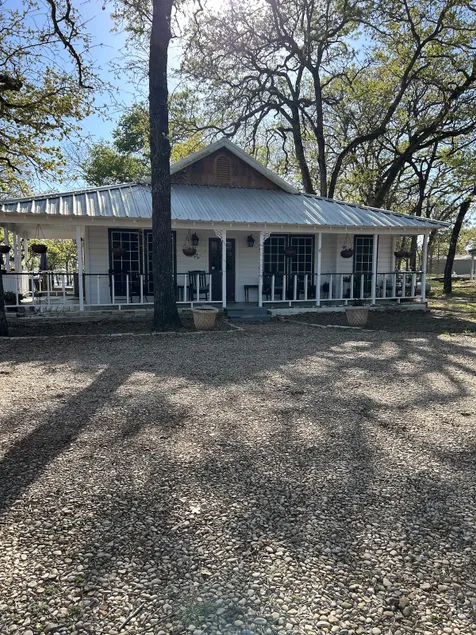 Lake view Cottage (Lake Limestone) with Hot Tub - Image 1