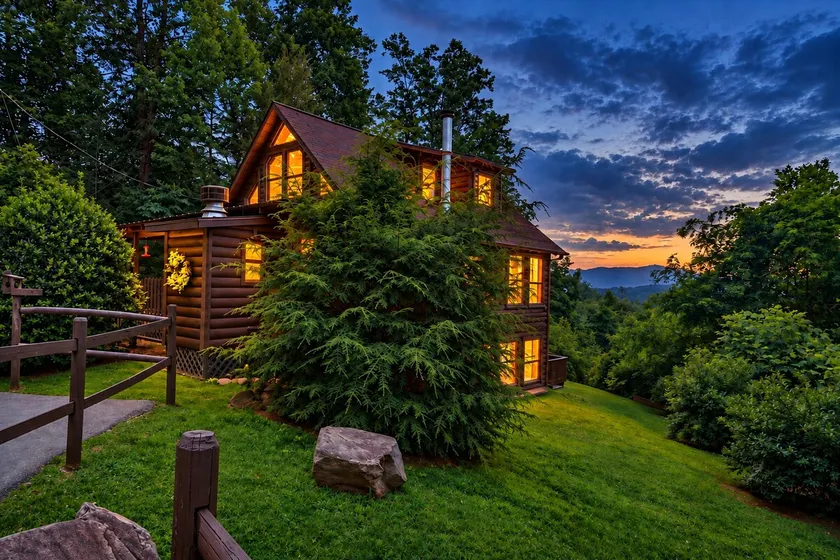 Songbird- Mountain Top Views - Ultimate Privacy - Image 1