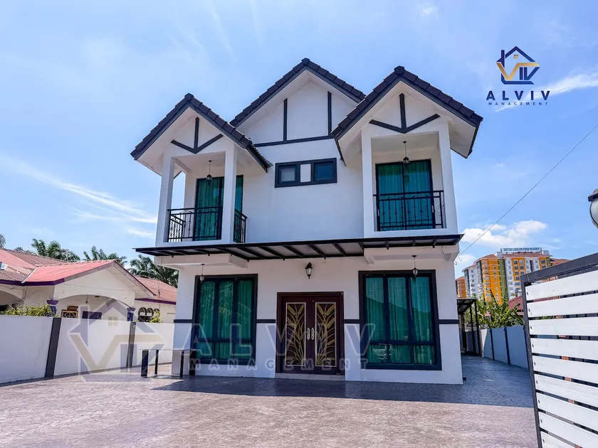Anggun Cottage Bukit Katil Villa |Spacious Retreat - Image 1