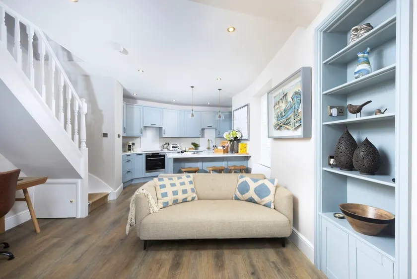 Myrtle Cottage - Pet friendly, 20m from beach, modern cottage - Image 1