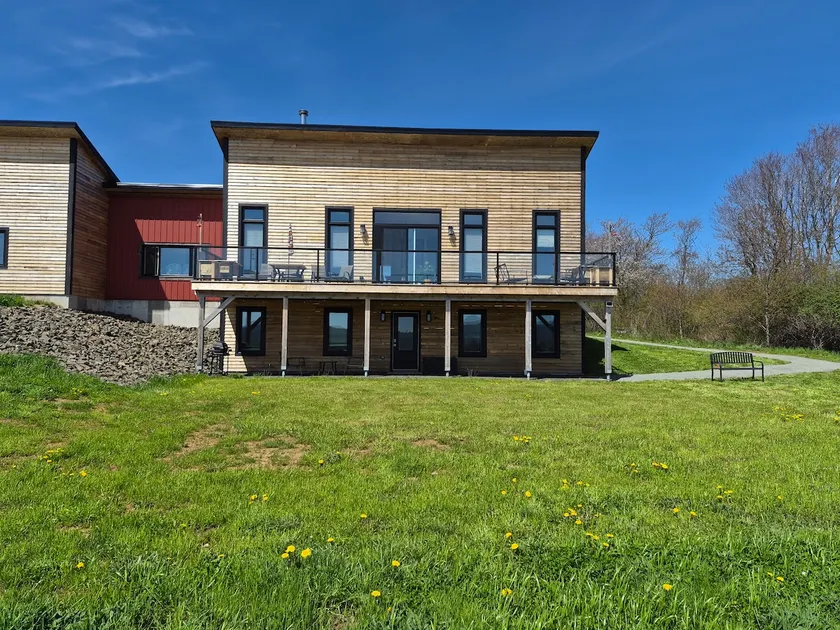 Hills Edge Walkout Apartment - Image 1