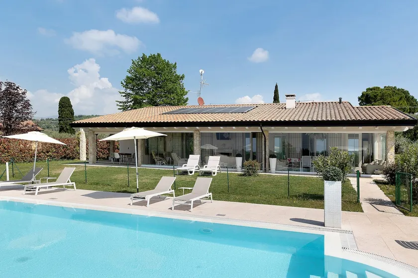 Bardolino Golden Hill - Image 1
