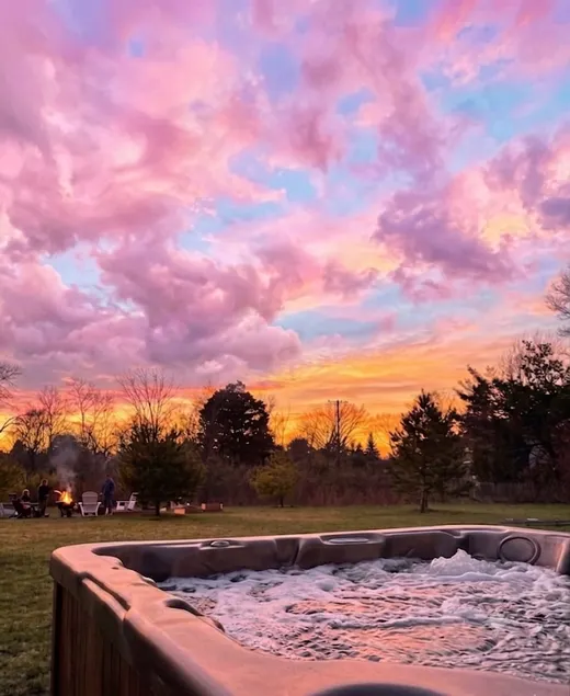 Cozy Autumn lake escape. Hot tub•Fire pit•Swings - Image 1