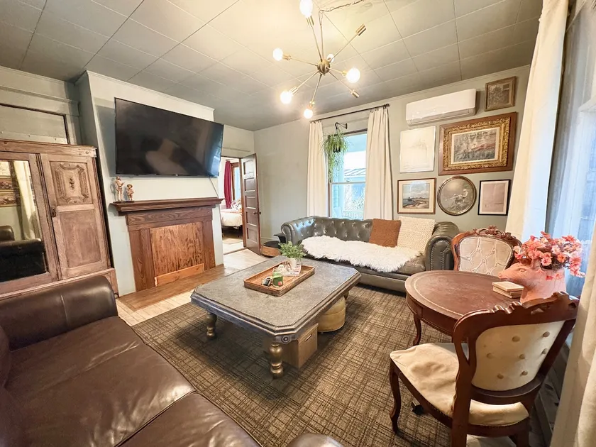 1900s apt in town near café, brewery, winery, i81 - Image 1