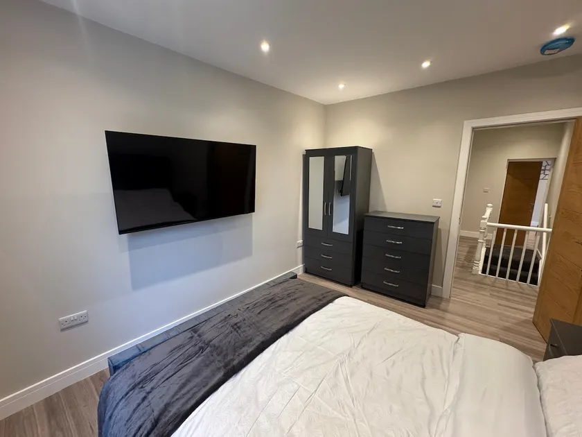 Brand New Luxury Centrally Located 2BR Apartment - Image 1
