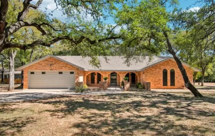 Charming escape w/ Homey Touches - Image 1