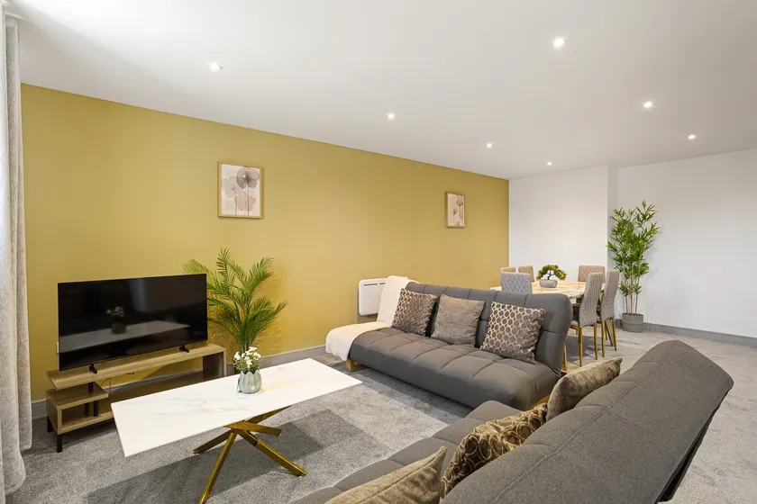 Bright & Roomy Apt near Historic York - 3 Beds - Image 1