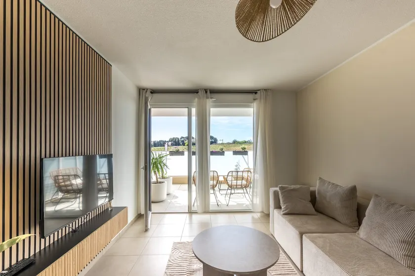 Prestigious 2-bedroom apartment with south-facing terrace in Lattes - Image 1