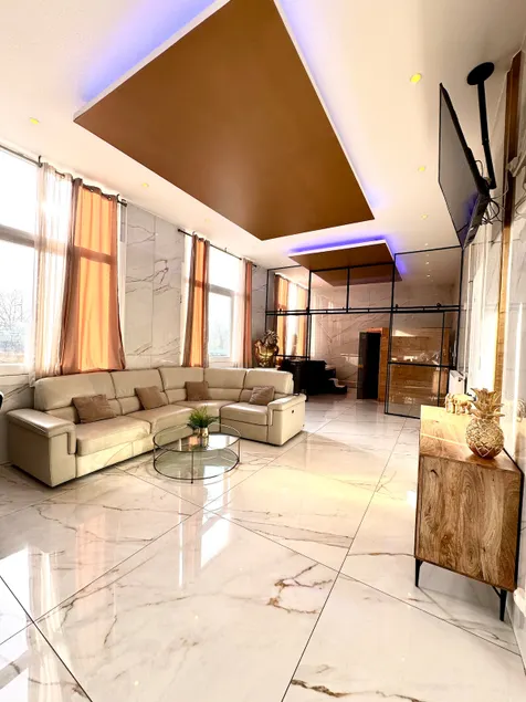 Golden Suite - Image 1