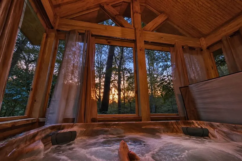 Cozy Couple’s Cottage in the Squatch w/ Hot Tub - Image 1